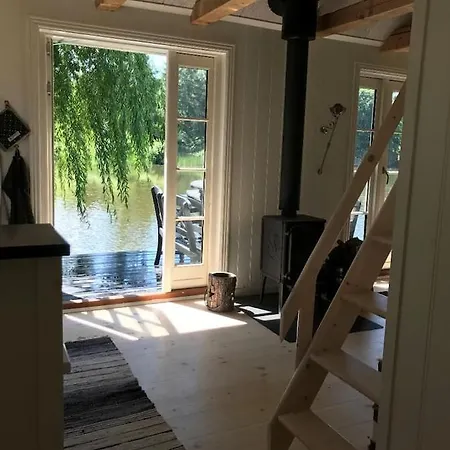 Feriehus I Idylliske Omgivelser